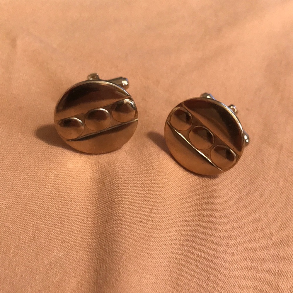 Nice gold three dot pattern cufflinks